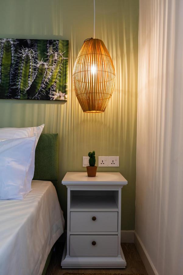 Les Cerisiers Beach Residence, Cosy And Modern 3 Bedroom Apartment Located 50 Metres From The Beach And From All Amenities And Restaurants On The Coastal Road Flic-en-Flacq 外观 照片
