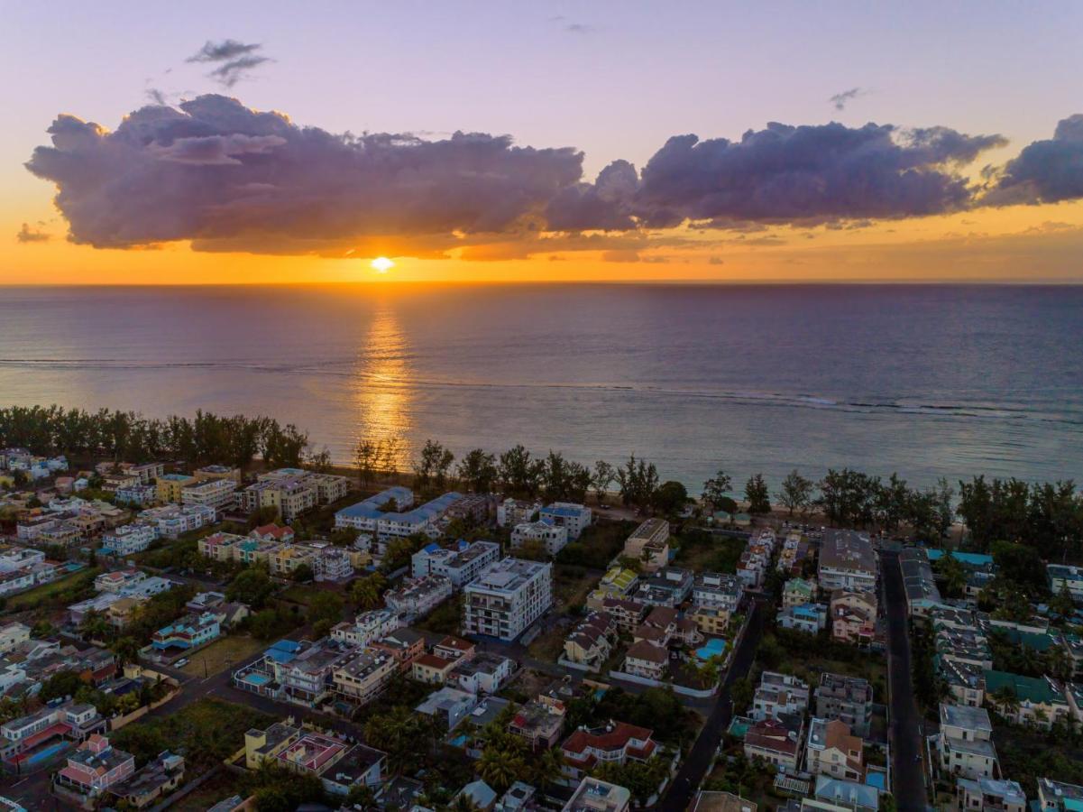 Les Cerisiers Beach Residence, Cosy And Modern 3 Bedroom Apartment Located 50 Metres From The Beach And From All Amenities And Restaurants On The Coastal Road Flic-en-Flacq 外观 照片