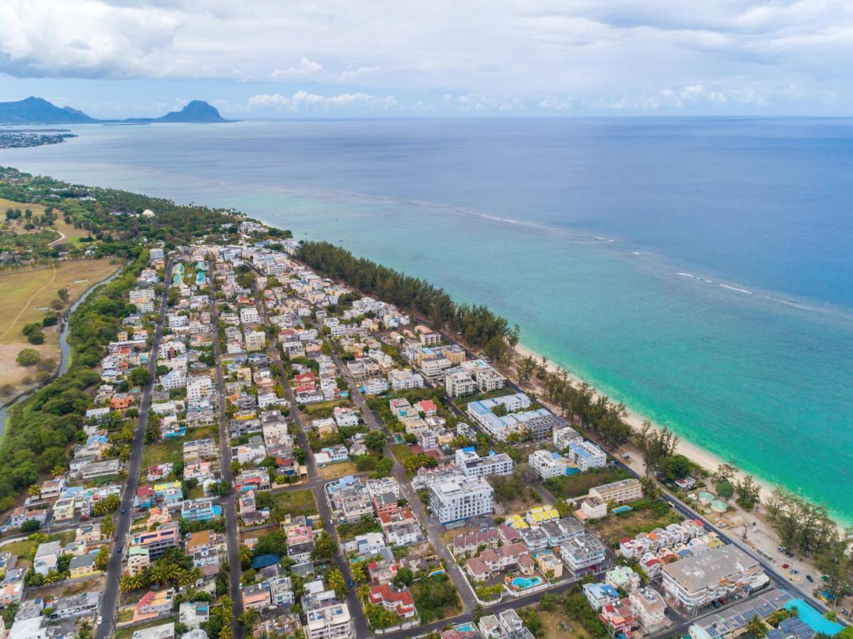 Les Cerisiers Beach Residence, Cosy And Modern 3 Bedroom Apartment Located 50 Metres From The Beach And From All Amenities And Restaurants On The Coastal Road Flic-en-Flacq 外观 照片
