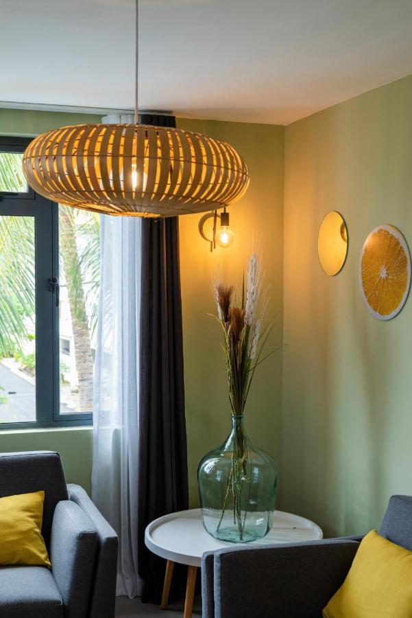 Les Cerisiers Beach Residence, Cosy And Modern 3 Bedroom Apartment Located 50 Metres From The Beach And From All Amenities And Restaurants On The Coastal Road Flic-en-Flacq 外观 照片